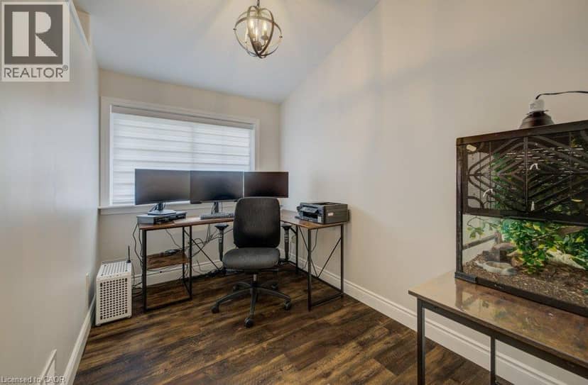 1077 QUEEN Street — photo 11 of 40