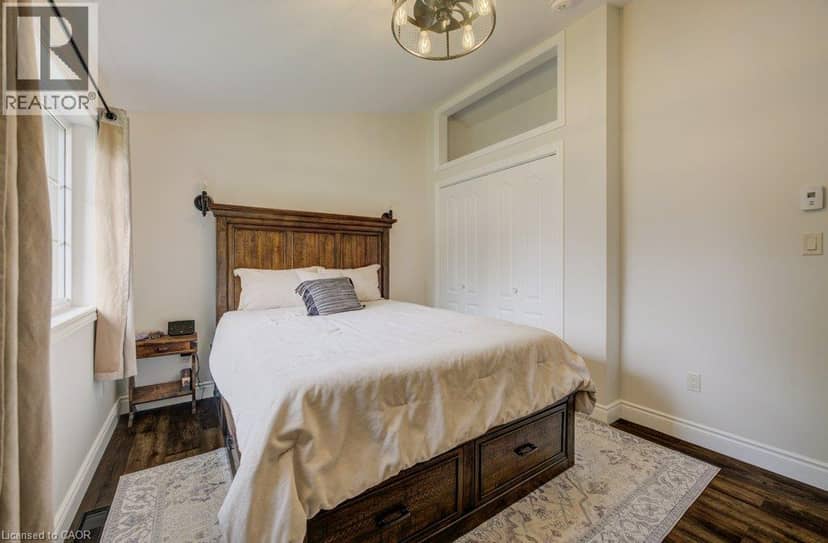 1077 QUEEN Street — photo 14 of 40