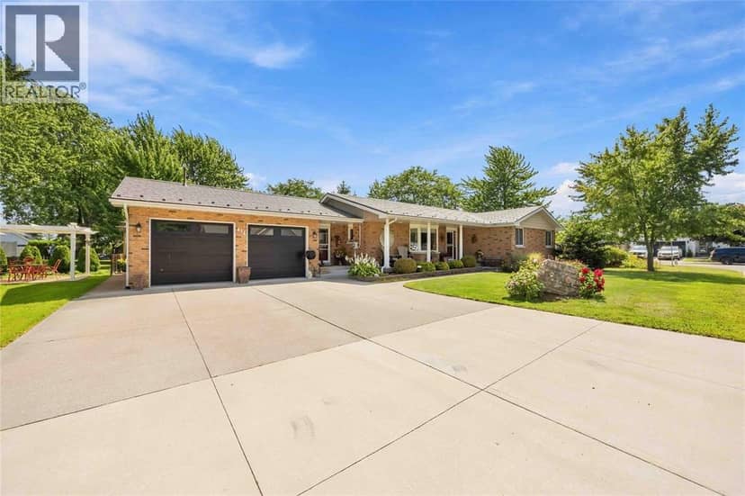 416 Holland Street, Petrolia, photo 2