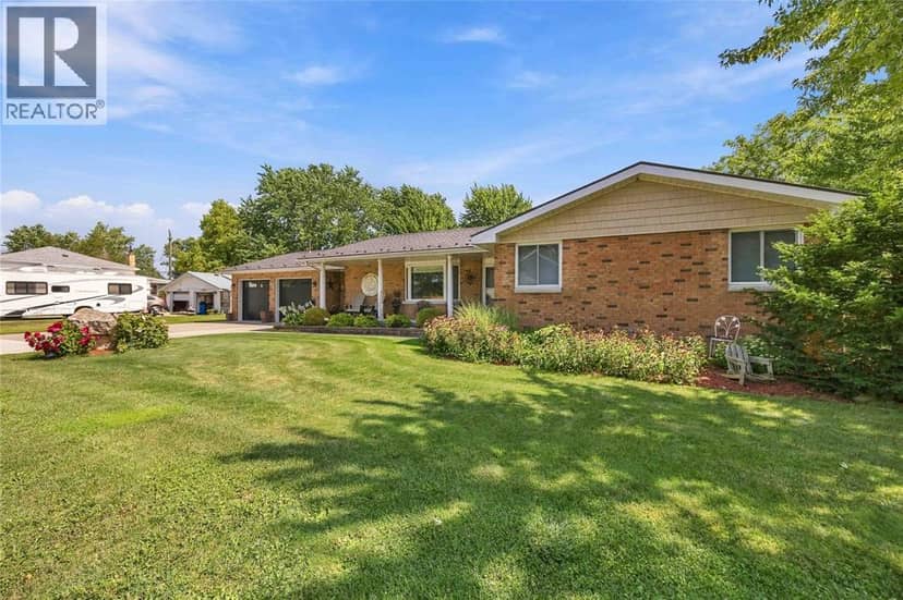 416 Holland Street, Petrolia, photo 3
