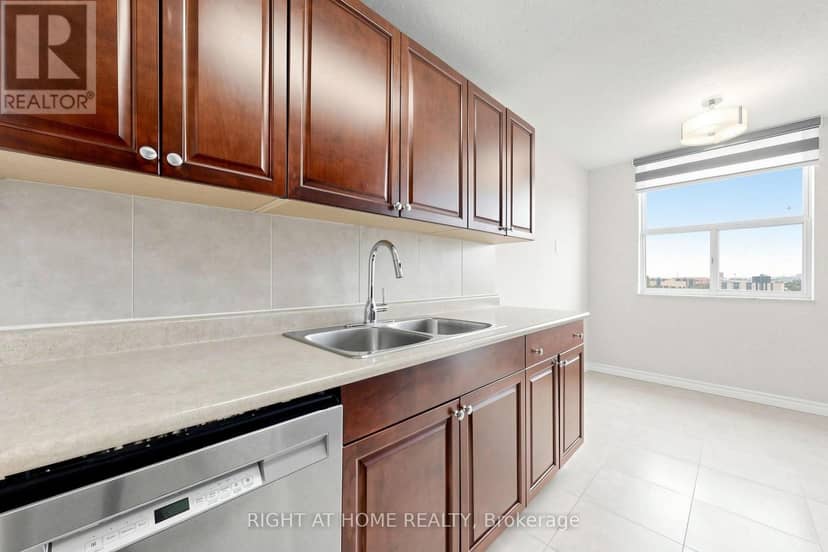 2212 - 205 Hilda Avenue — photo 10 of 34