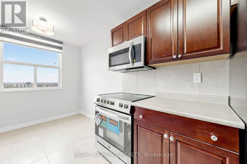 2212 - 205 Hilda Avenue — photo 11 of 34