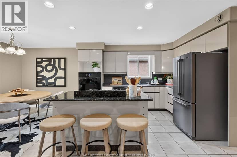 2703 Lombardy Cres — photo 15 of 40