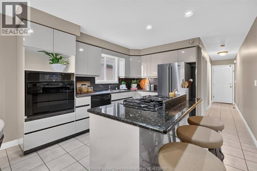 2703 Lombardy Cres — photo 18 of 40