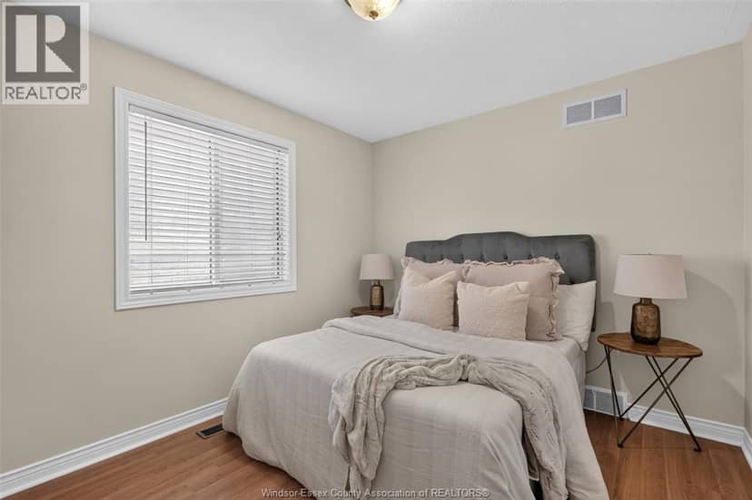 2703 Lombardy Cres — photo 27 of 40