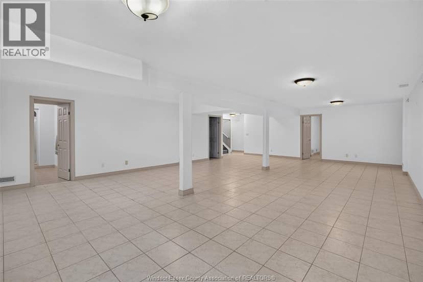 2703 Lombardy Cres — photo 36 of 40