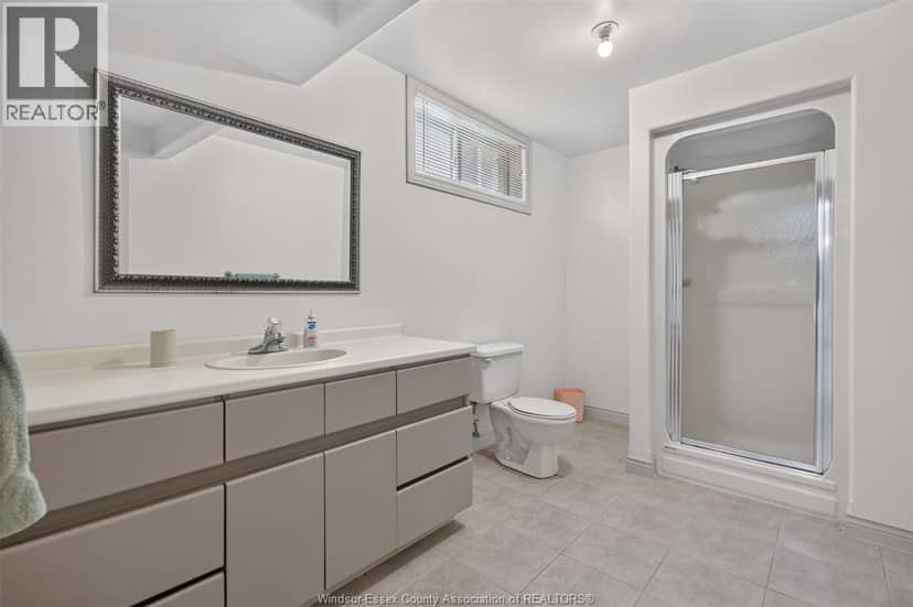 2703 Lombardy Cres — photo 39 of 40