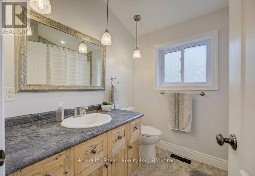 1077 Queen Street — photo 13 of 40