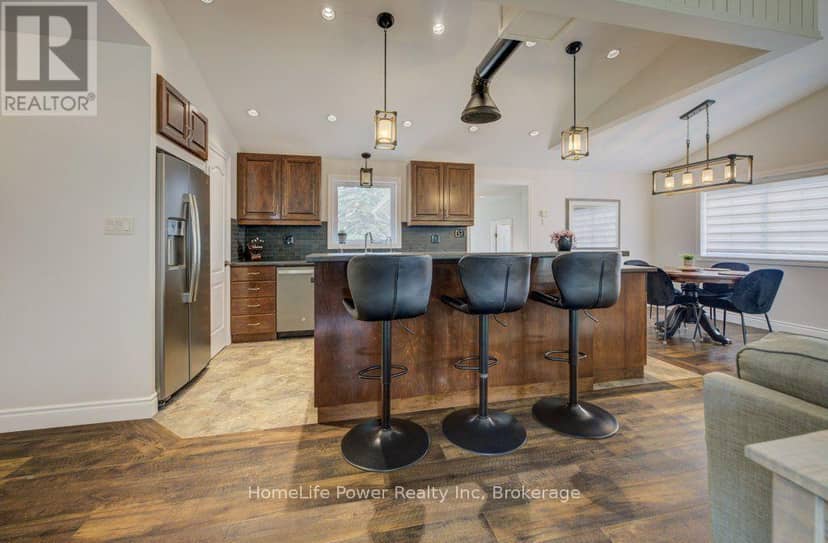 1077 Queen Street — photo 9 of 40