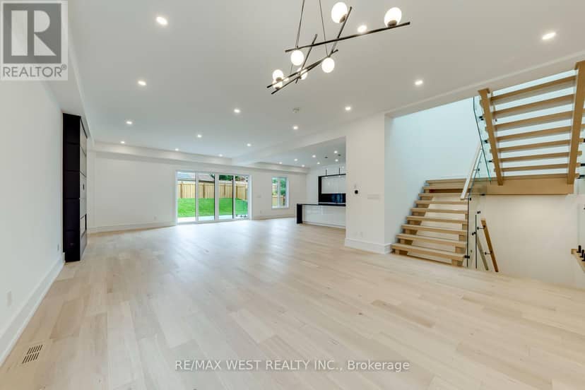3 Amber Crescent — photo 3 of 40
