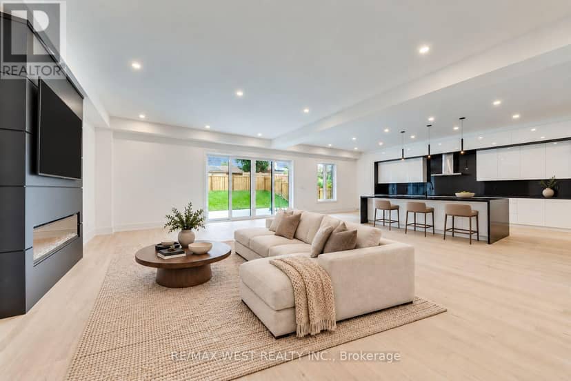 3 Amber Crescent — photo 4 of 40