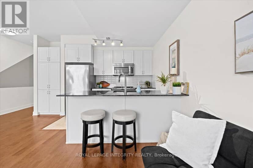 9 - 78 Holmwood Avenue — photo 13 of 38