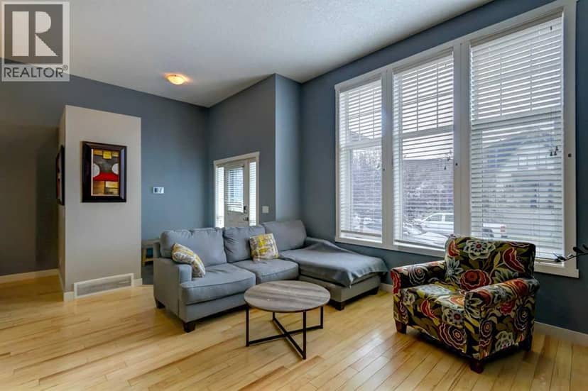 6 Elgin Meadows Road SE, Calgary, photo 4