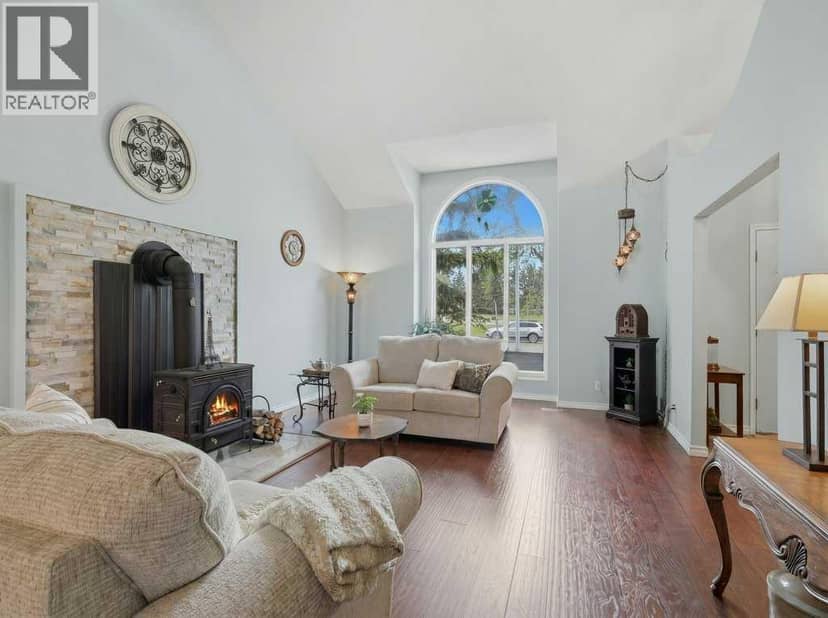 5413 46 Street — photo 9 of 40