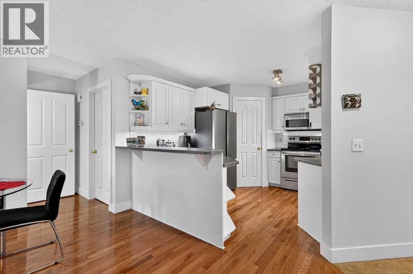 2, 2811 24A Street SW, Calgary, photo 5