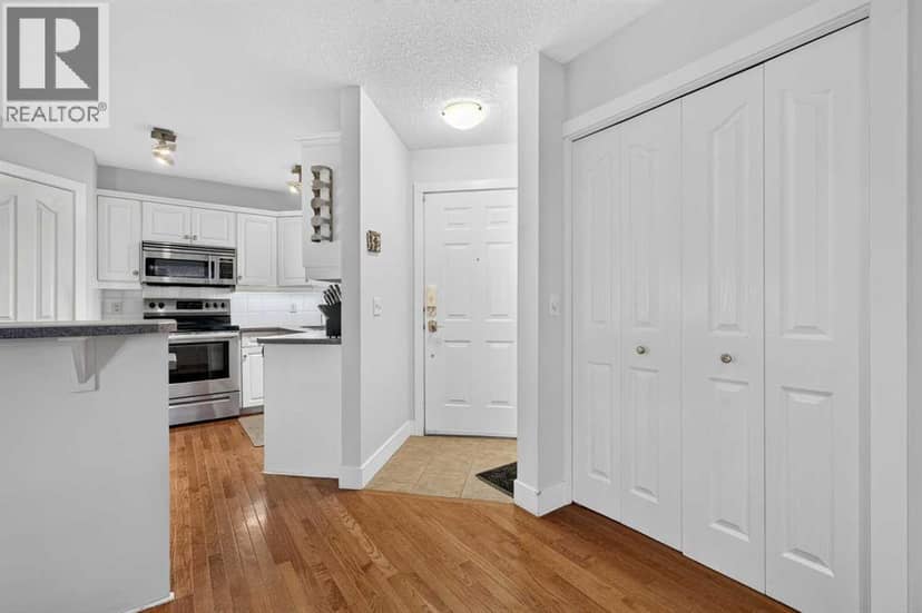 2, 2811 24A Street SW, Calgary, photo 3