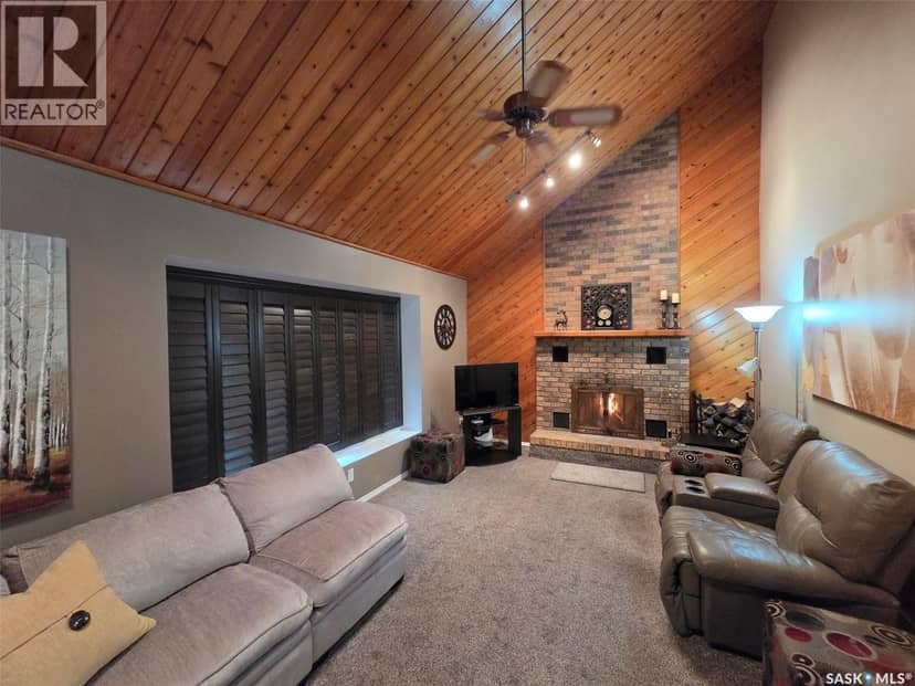 228 Railway AVENUE — photo 12 of 32
