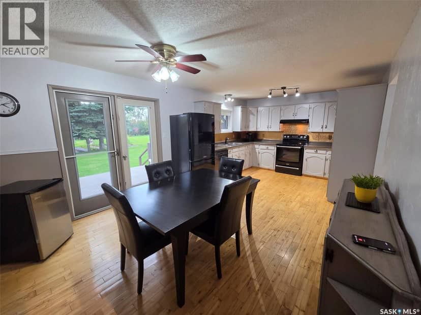 228 Railway AVENUE — photo 16 of 32