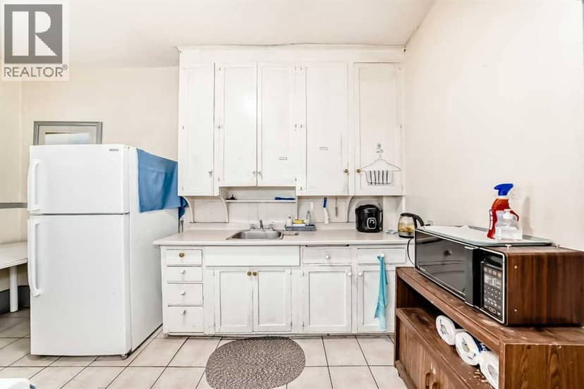 1227 13 Avenue SW — photo 22 of 29