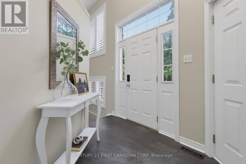 189 Gibson Crescent — photo 4 of 35