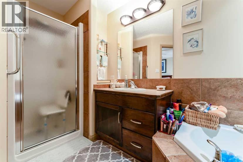 414 Gateway Crescent S — photo 18 of 40