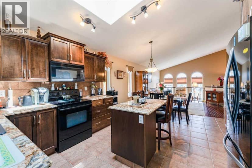 414 Gateway Crescent S — photo 9 of 40