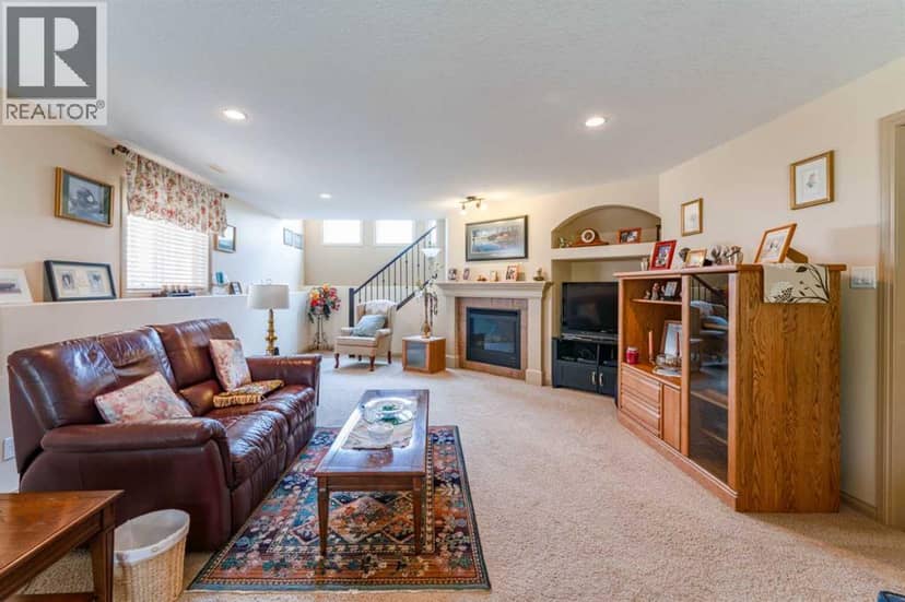 414 Gateway Crescent S — photo 27 of 40