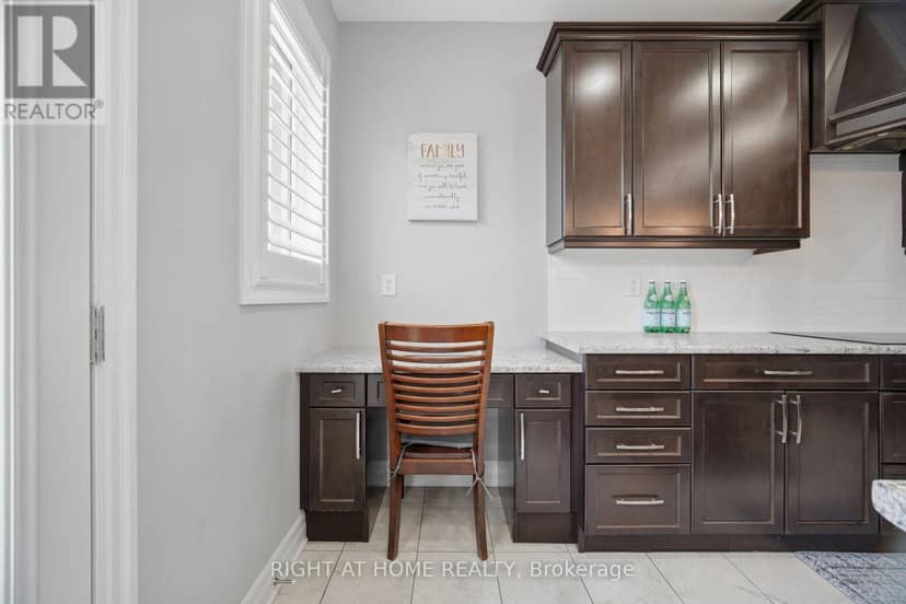 1444 Connaught Terrace — photo 14 of 40
