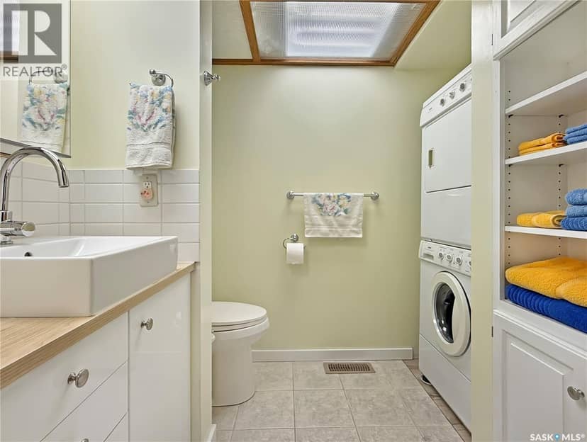 8 275 Alpine CRESCENT — photo 14 of 33