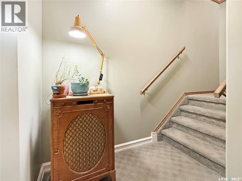 8 275 Alpine CRESCENT — photo 20 of 33