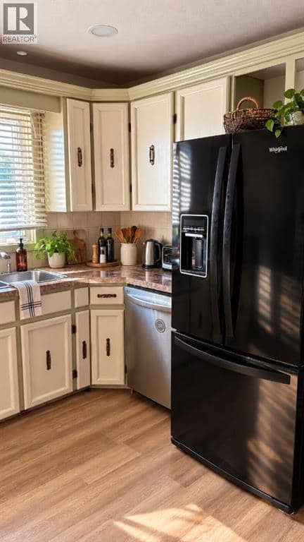 110 4 Avenue W, Bow Island, photo 2