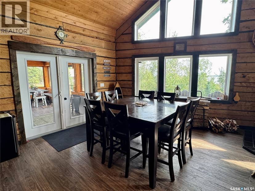 Stunning Remote 4 Season Lakehouse on Nemeiben — photo 18 of 40