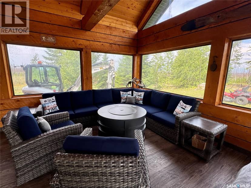 Stunning Remote 4 Season Lakehouse on Nemeiben — photo 32 of 40