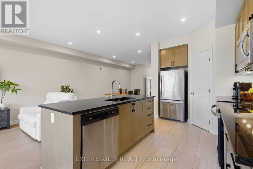 783 Namur Street W, Russell, photo 7