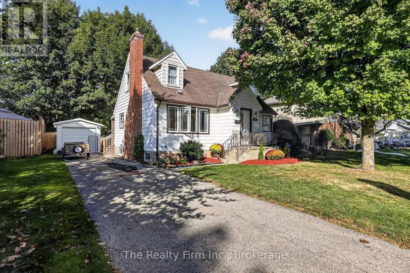 325 Victoria Street N — photo 1 of 40