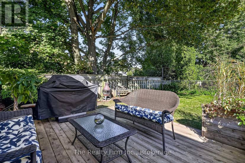 325 Victoria Street N — photo 17 of 40