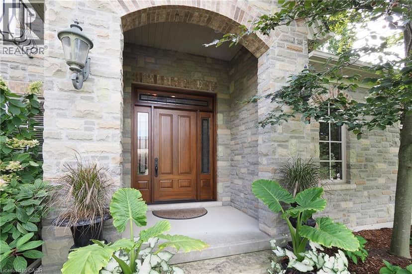 585 KIWANIS PARK Drive — photo 3 of 40