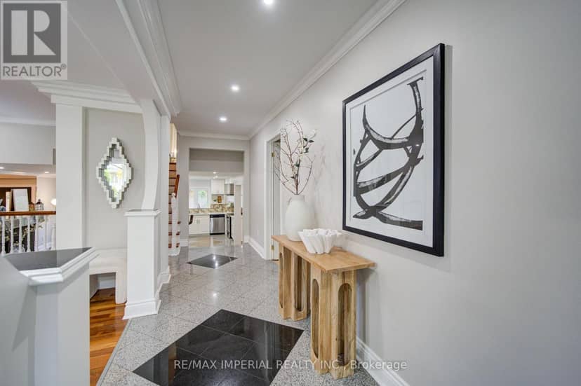 19 Penwick Crescent, Richmond Hill, photo 3