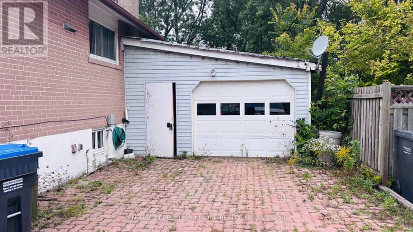 2555 Chalkwell Close — photo 2 of 21