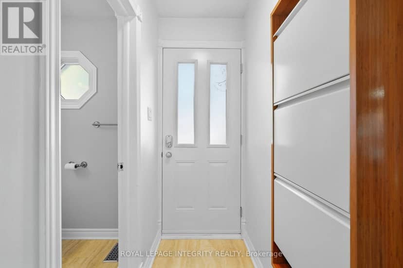 18 Greenbank Road S — photo 3 of 32
