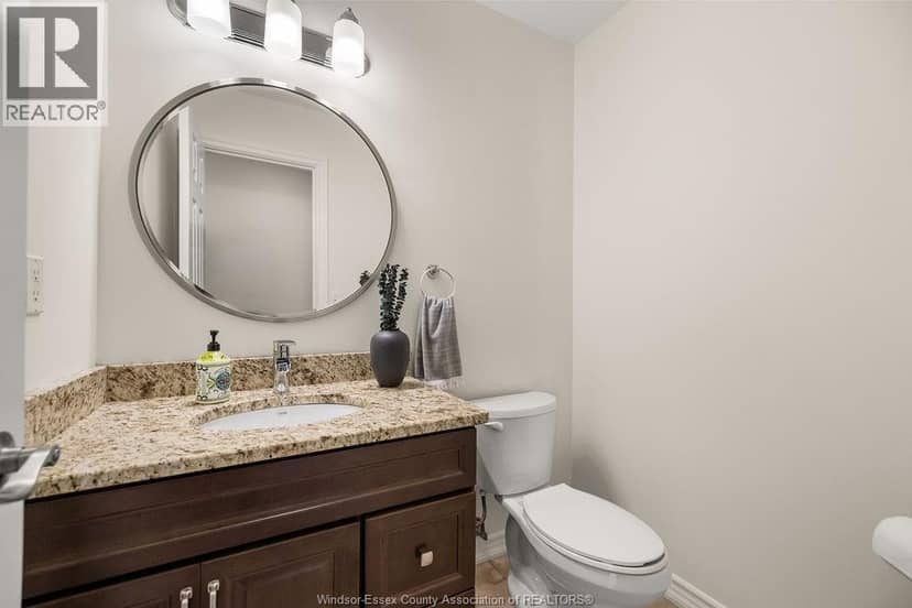 1004 Woodland Cres — photo 17 of 40