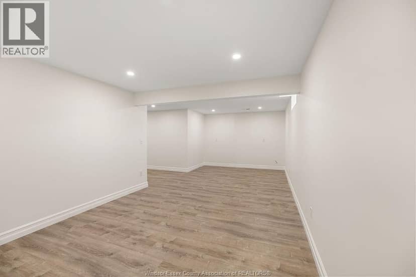1004 Woodland Cres — photo 33 of 40