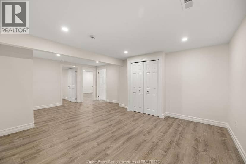 1004 Woodland Cres — photo 34 of 40