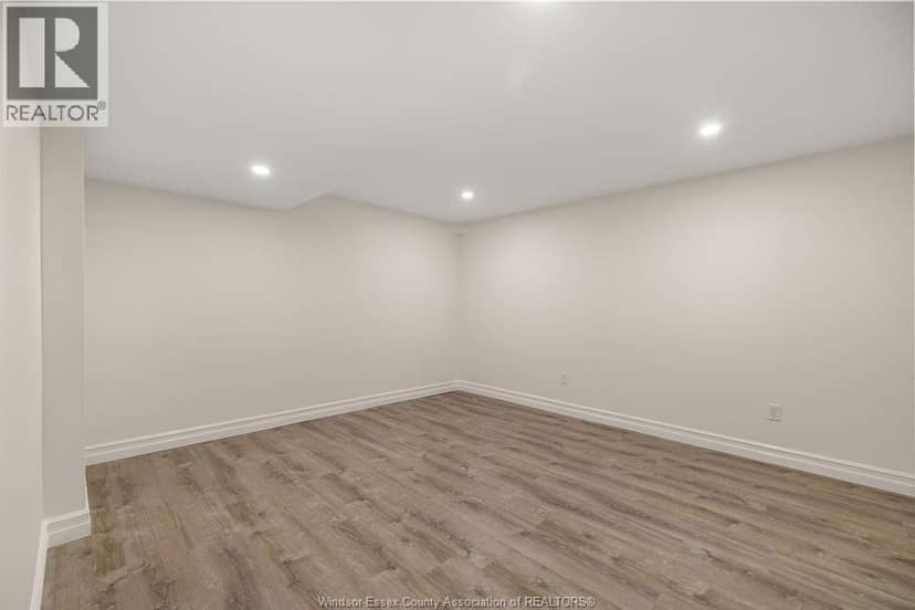 1004 Woodland Cres — photo 35 of 40