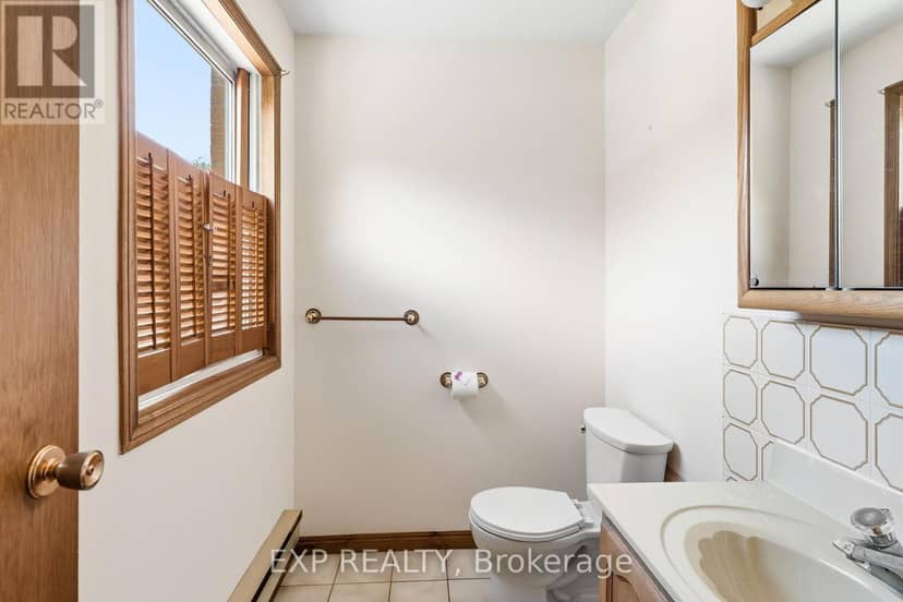 32 Louisa Street — photo 18 of 40