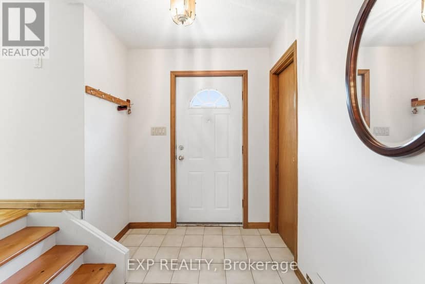 32 Louisa Street — photo 5 of 40