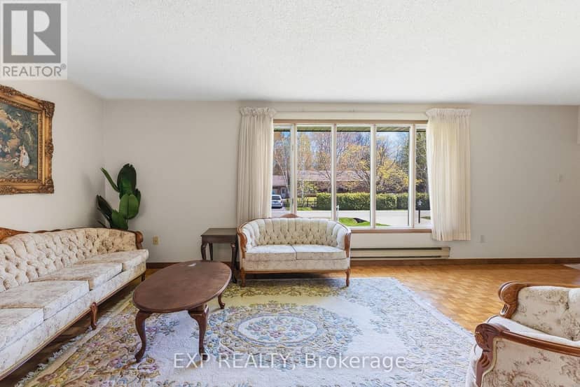 32 Louisa Street — photo 8 of 40