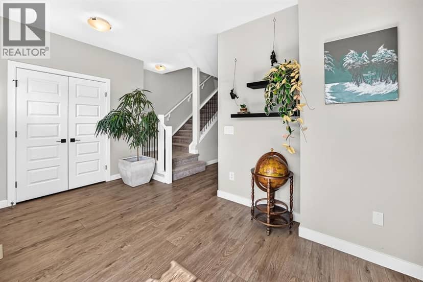 182 River Heights Drive, Cochrane, photo 5