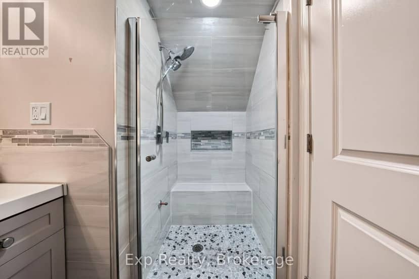 12 Covington Crescent — photo 17 of 26