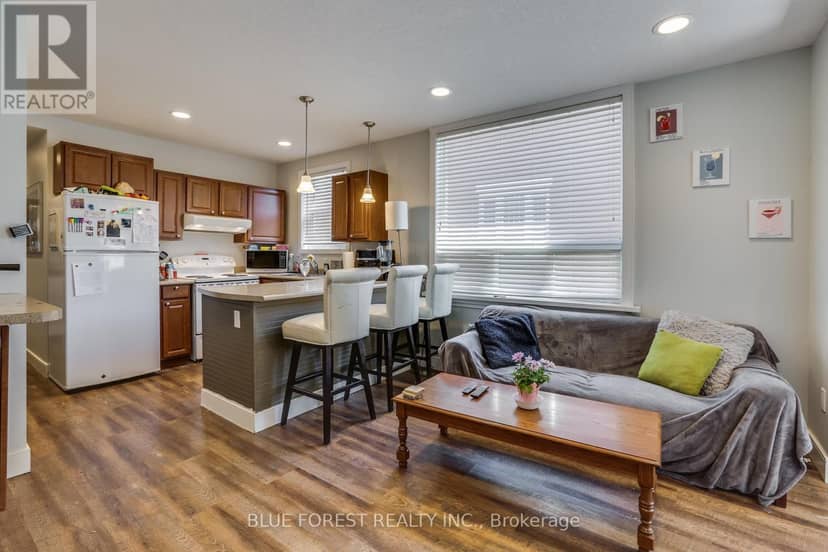 17 McDonald Avenue, London North, photo 2